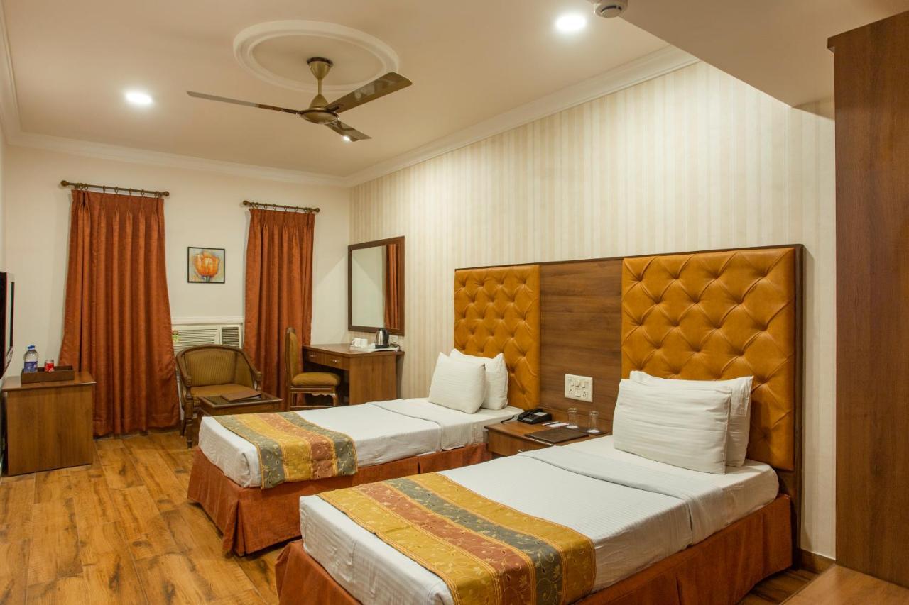 Hotel The Grand Regency Rajkot Esterno foto