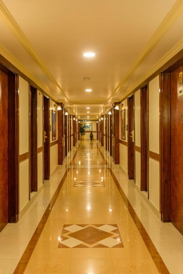 Hotel The Grand Regency Rajkot Esterno foto