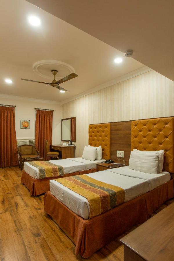 Hotel The Grand Regency Rajkot Esterno foto
