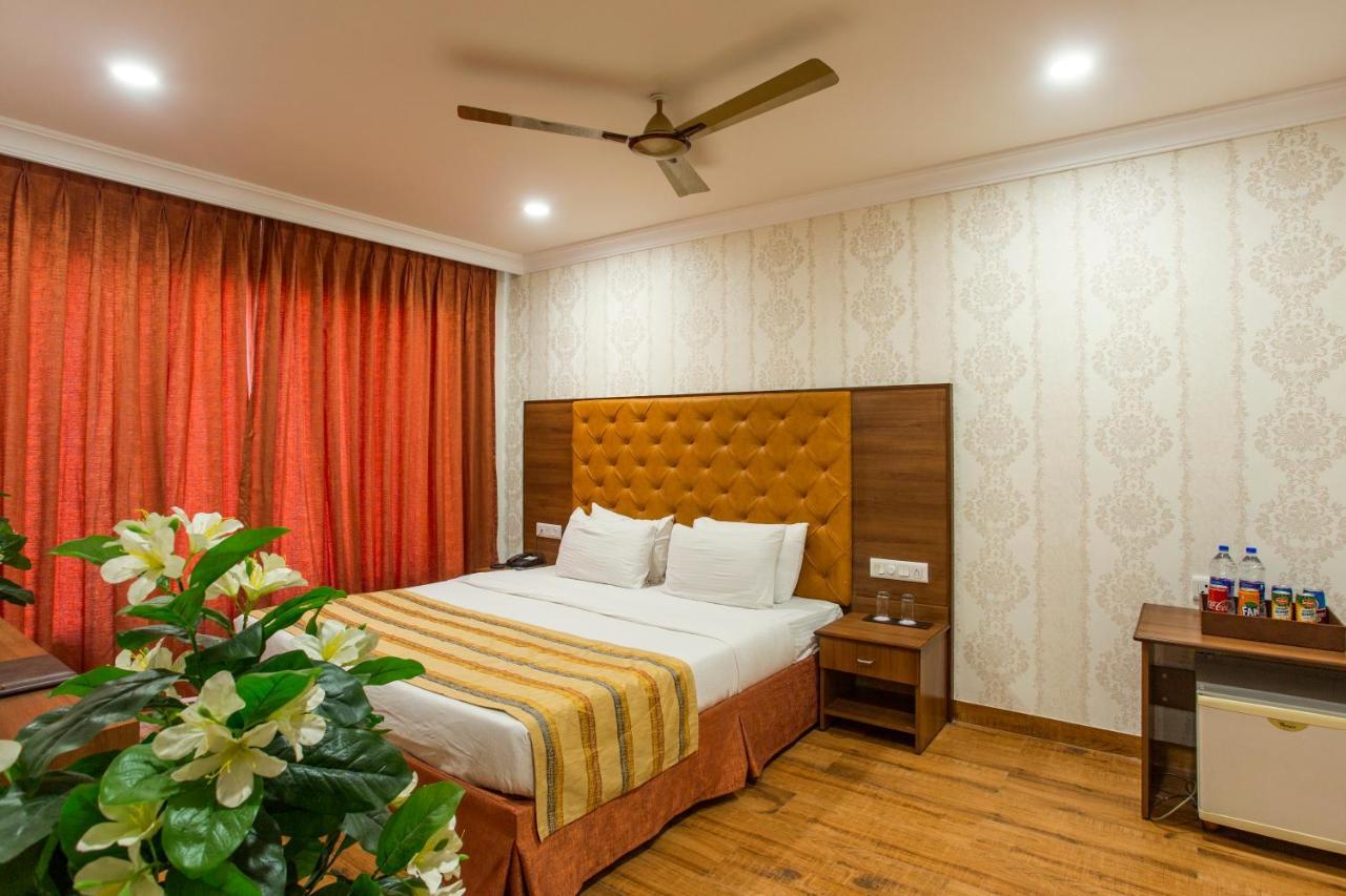Hotel The Grand Regency Rajkot Esterno foto