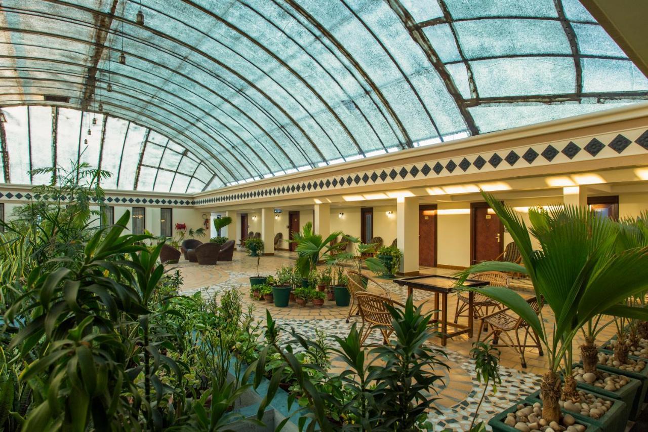 Hotel The Grand Regency Rajkot Esterno foto