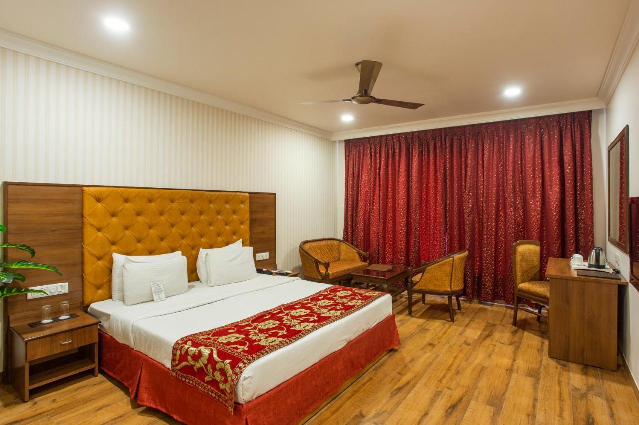 Hotel The Grand Regency Rajkot Esterno foto