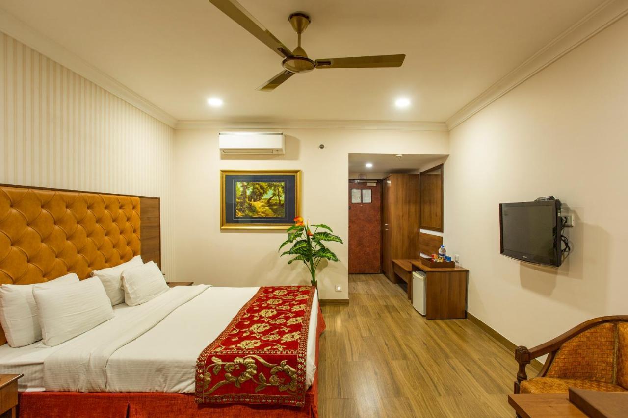 Hotel The Grand Regency Rajkot Esterno foto