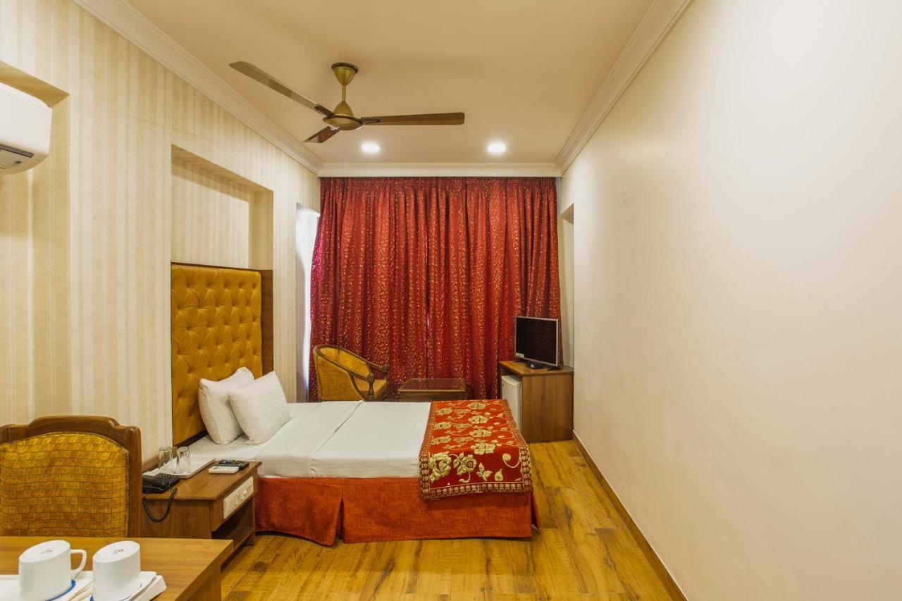 Hotel The Grand Regency Rajkot Esterno foto
