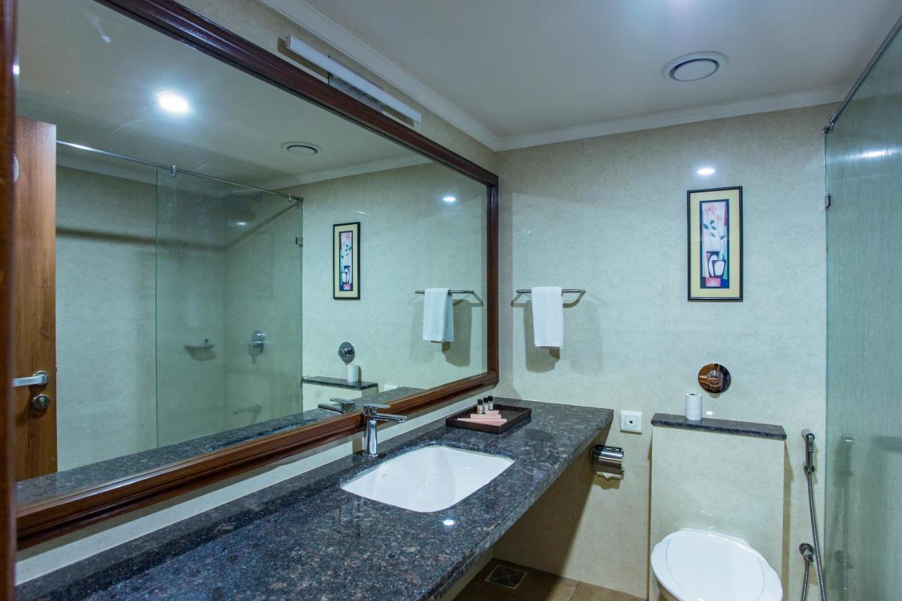 Hotel The Grand Regency Rajkot Esterno foto