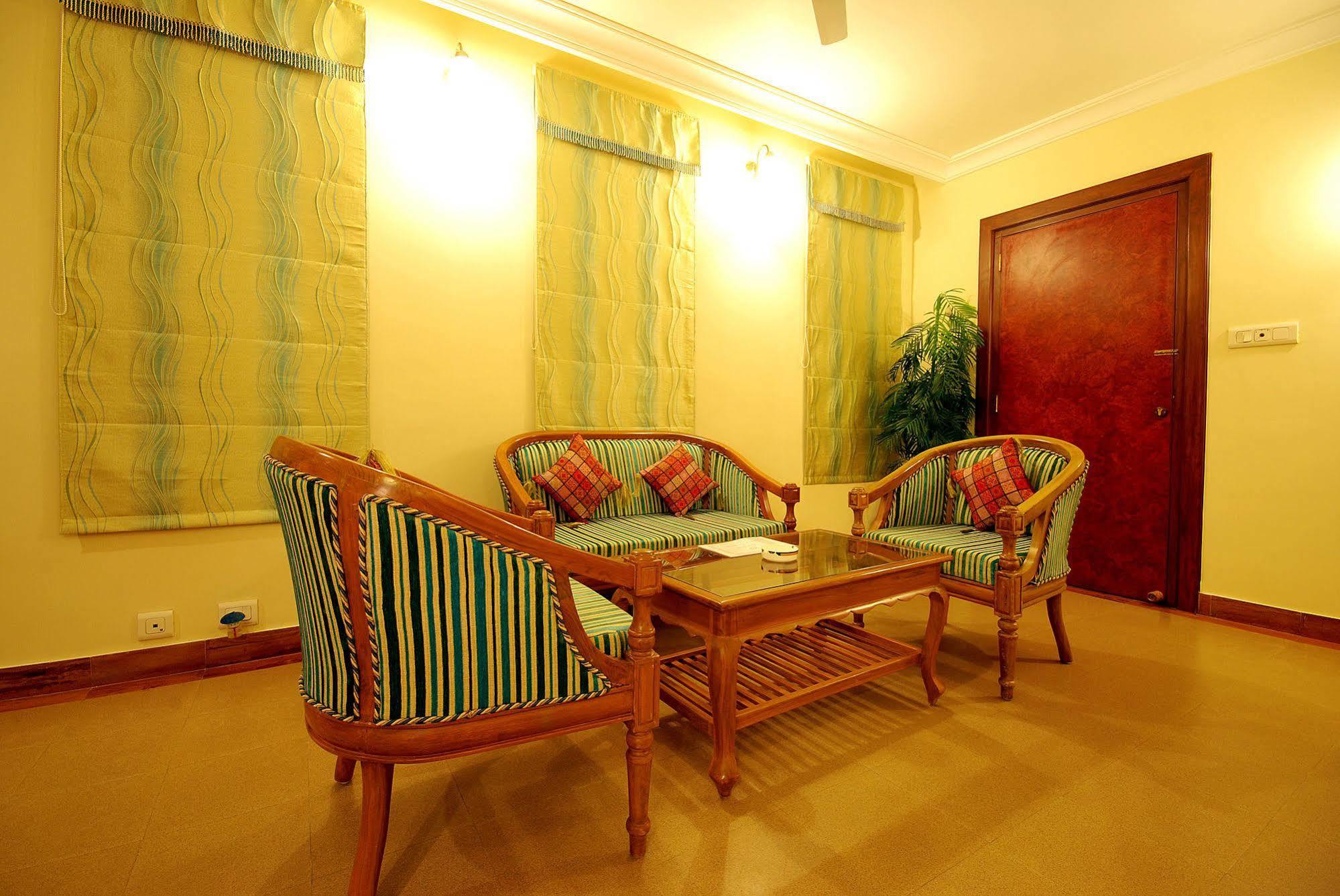 Hotel The Grand Regency Rajkot Esterno foto