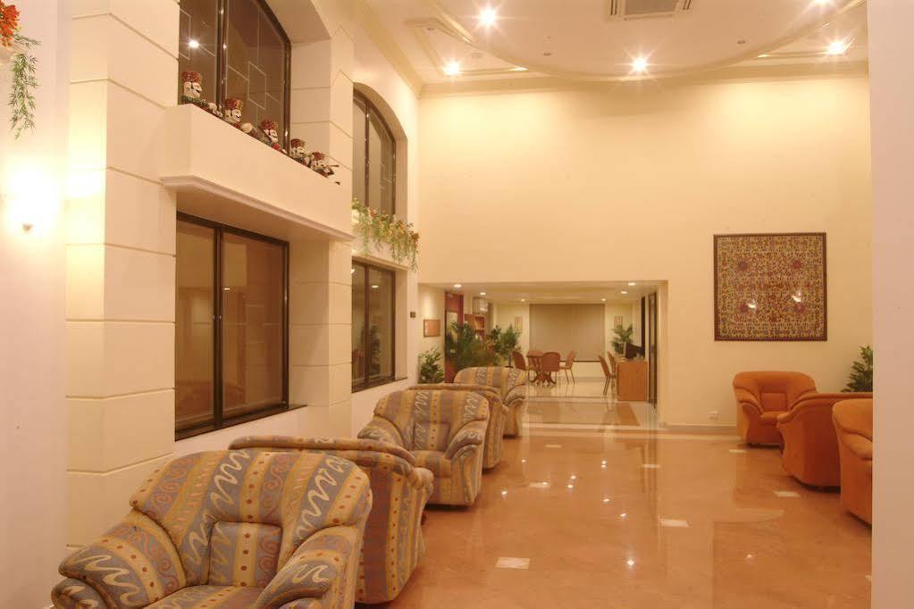 Hotel The Grand Regency Rajkot Esterno foto