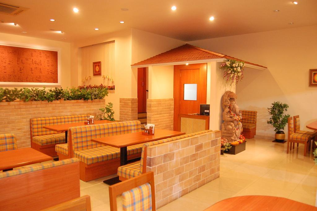 Hotel The Grand Regency Rajkot Esterno foto