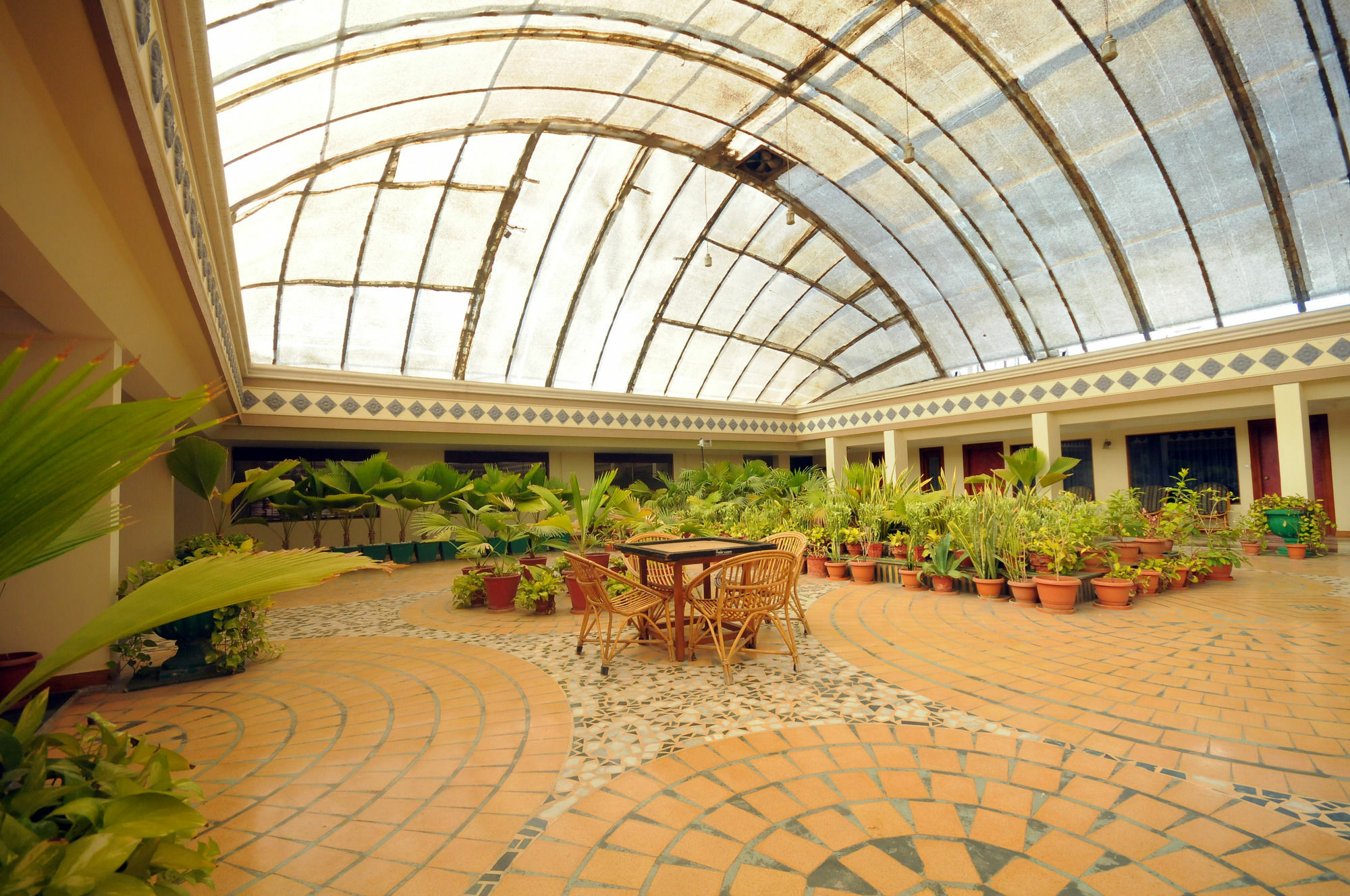 Hotel The Grand Regency Rajkot Esterno foto